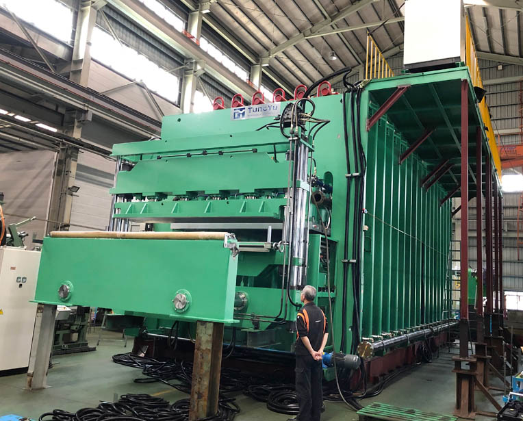 From design concept to real manufacture, Tung Yu is the expert for conveyor belt vulcanizing press